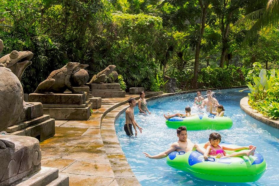 Theme park pool