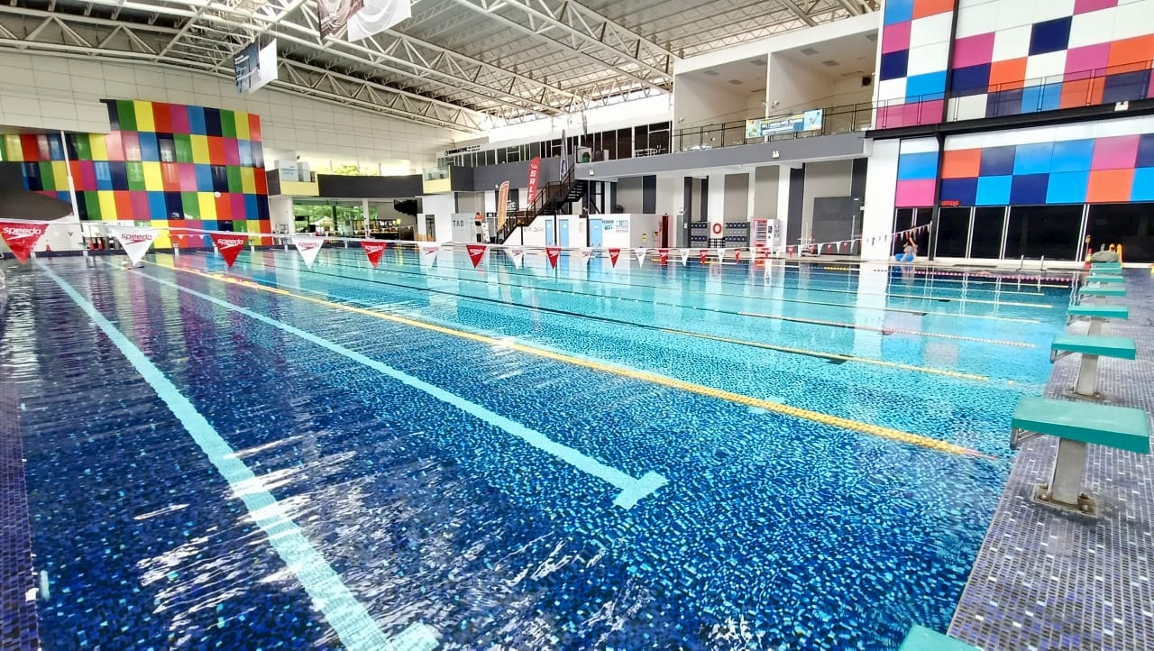 Aquatic centre pool